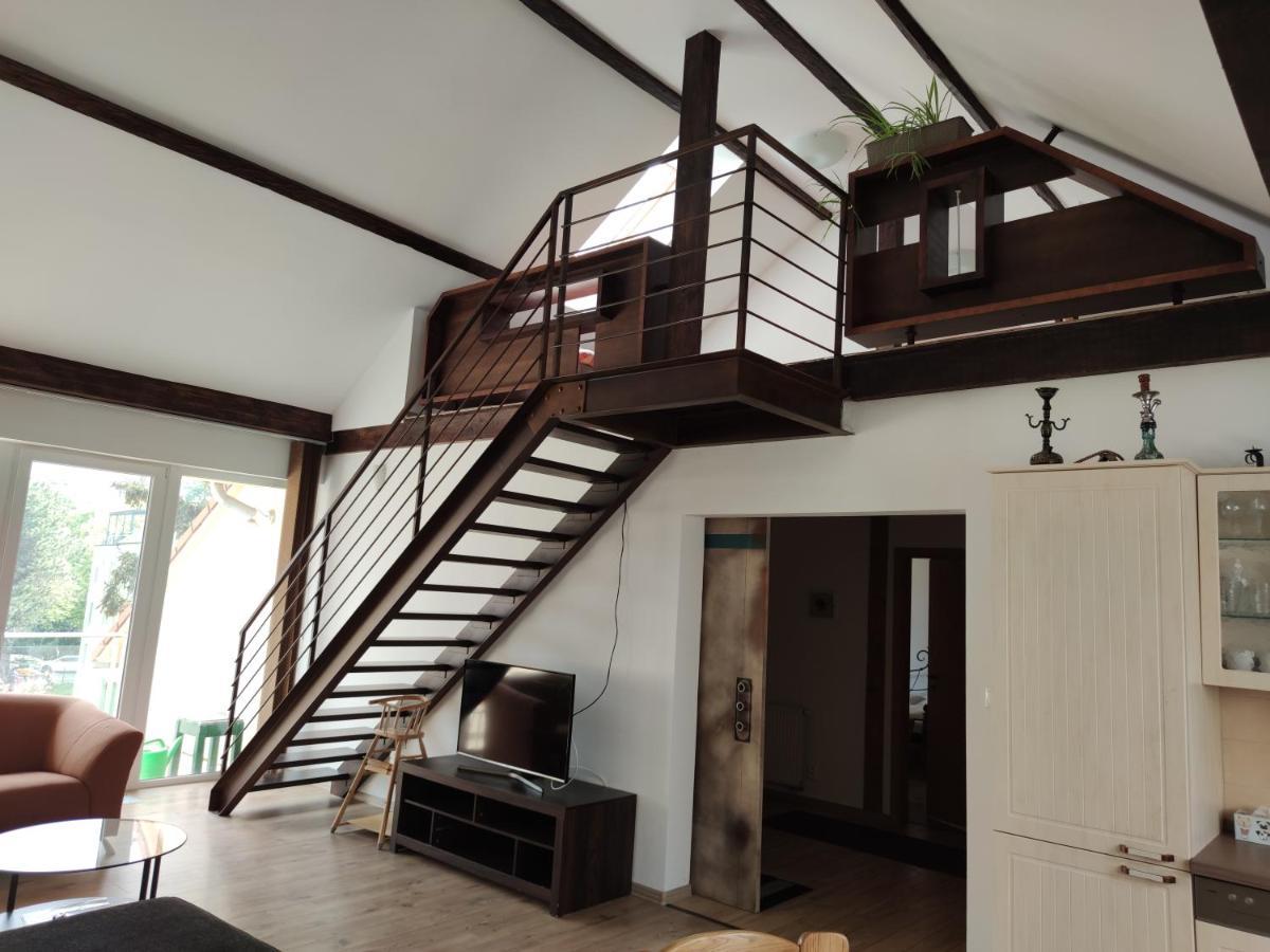 פישטני Attic Parkview Apartment מראה חיצוני תמונה