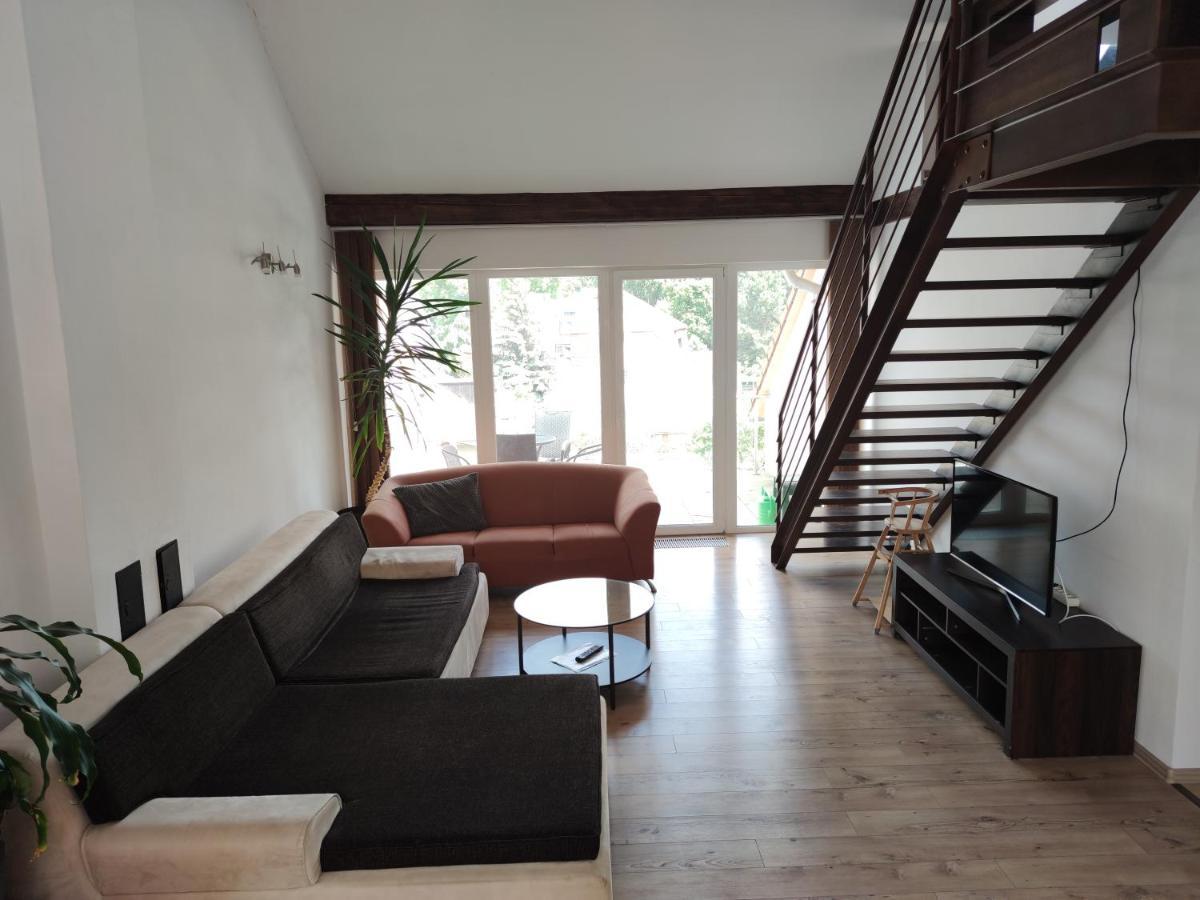 פישטני Attic Parkview Apartment מראה חיצוני תמונה