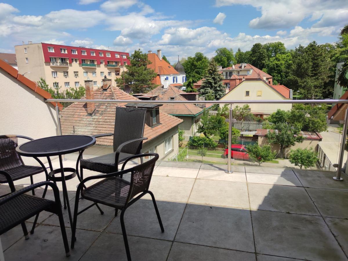 פישטני Attic Parkview Apartment מראה חיצוני תמונה