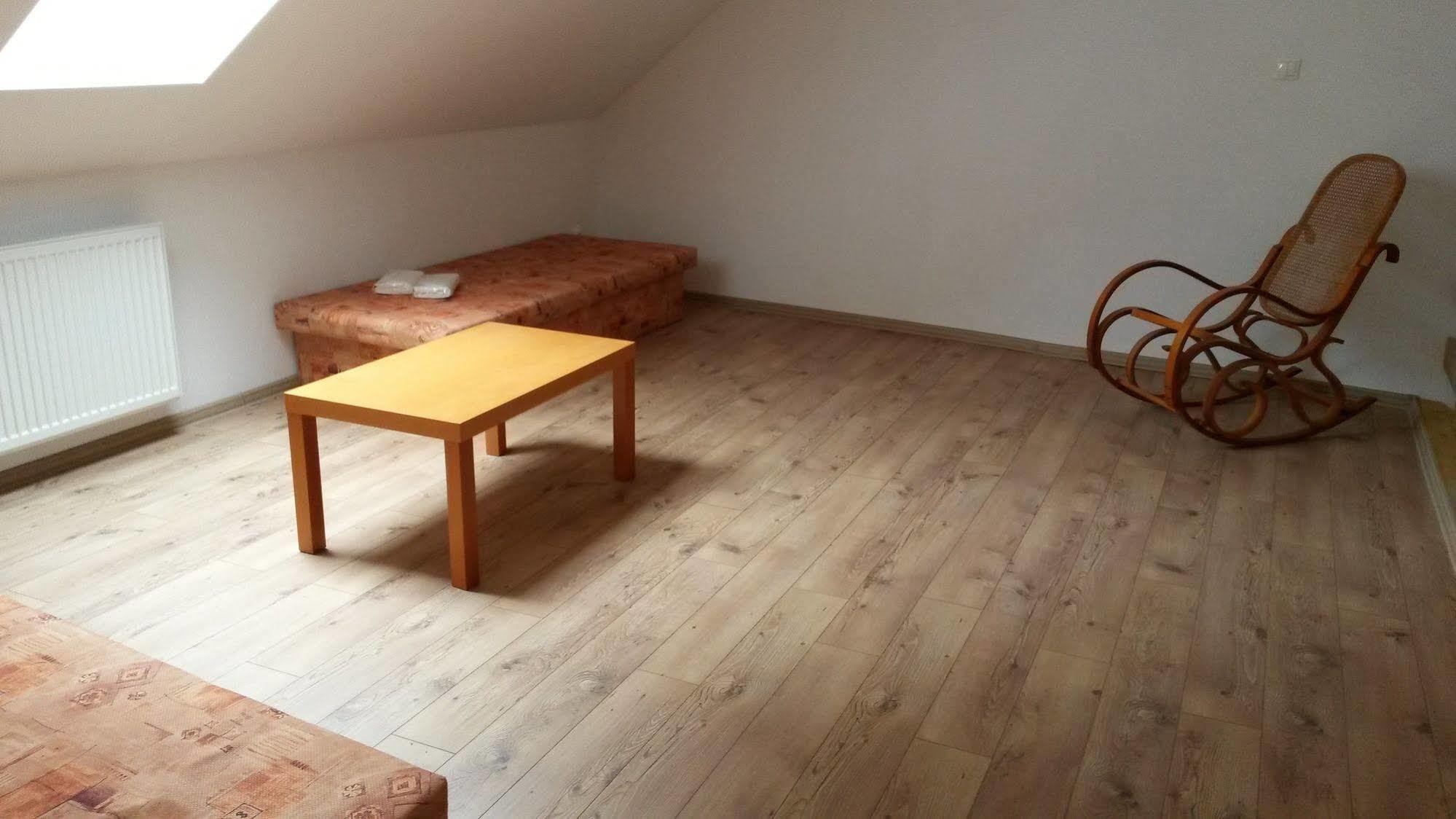 פישטני Attic Parkview Apartment מראה חיצוני תמונה